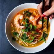 Aromatic Shrimp and Noodle Medicine Soup