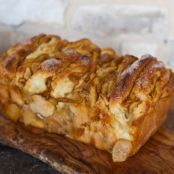 Apple Cinnamon Pull Apart Bread