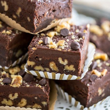 THE ULTIMATE DARK AND FUDGY BROWNIES