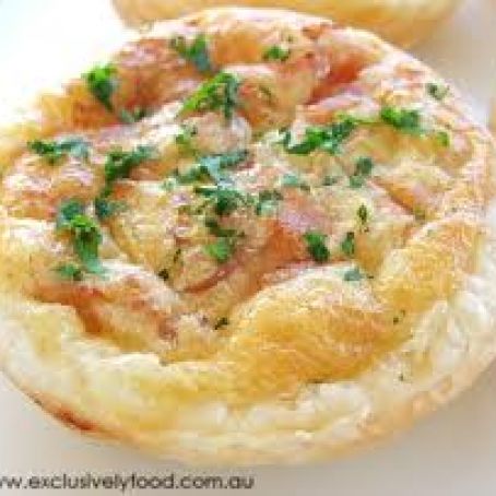 MINI PUFFED PASTRY QUICHES
