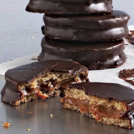 Chocolate-Covered Sandwich Cookies with Dulce de Leche