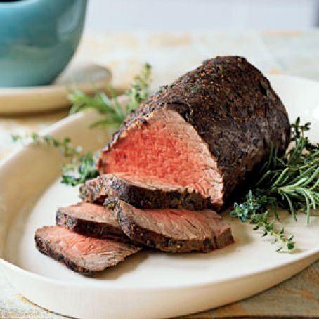 Thyme and Spice-Rubbed Tenderloin Beef au jus
