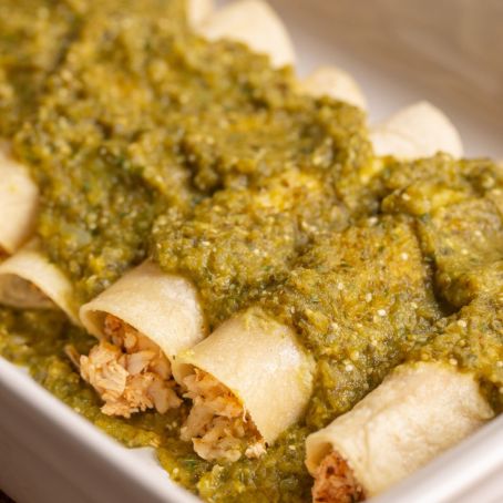 Green Enchiladas with Chicken and Cheese (Enchiladas Verdes)