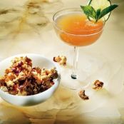 BACON & CASHEW CARAMEL CORN