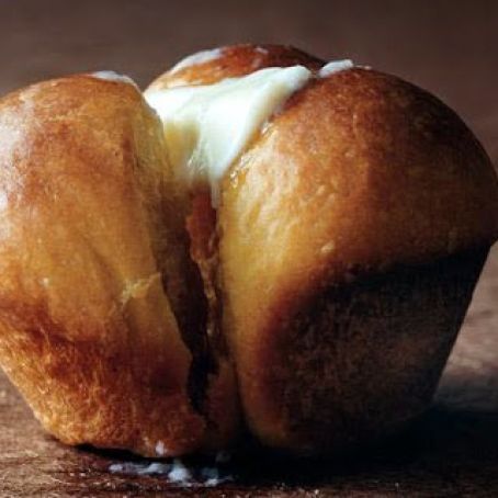 ORANGE PUMPKIN CLOVERLEAF ROLLS