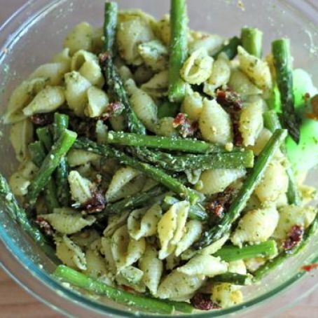 Pesto Pasta with Sun Dried Tomatoes & Veggies