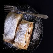 ORIGINAL VIENNESE APPLE STRUDEL