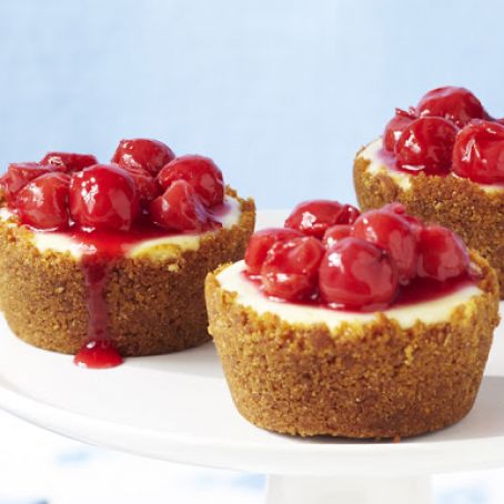 Mini cheesecakes w/cherry sauce