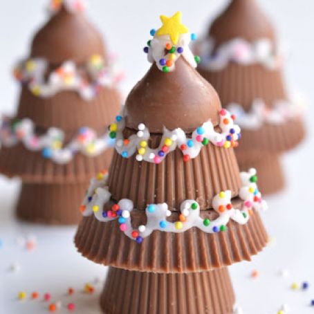 Peanut Butter Cup Christmas Trees