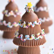 Peanut Butter Cup Christmas Trees