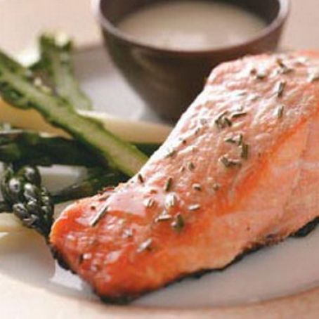 Grilled Salmon with Garlic Mayo