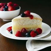 White Cake with Berries & Bavarian Cream