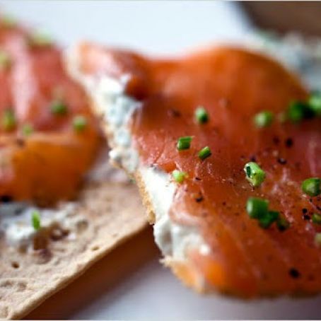 LAVASH PIZZA w/SMOKED SALMON