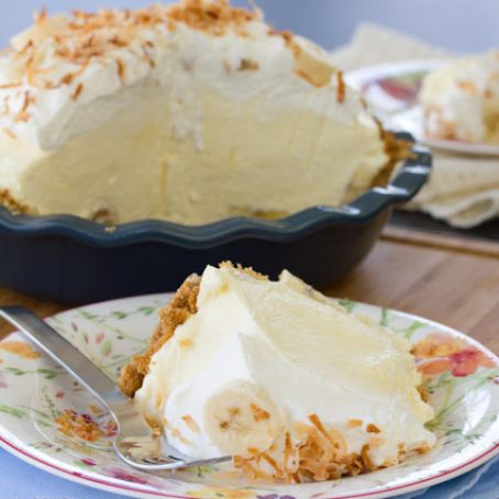 BANANA CREAM PIE WITH GRAHAM CRACKER CRUST