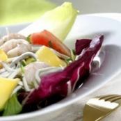 ENSALADA DE CAMARONES, ANGULAS Y  MANGO