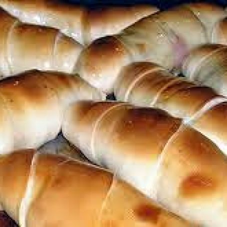 Cachitos de Jamon de Venezuela (Ham filled Crescents)