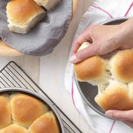 GOLDEN PULL-APART BUTTER BUNS
