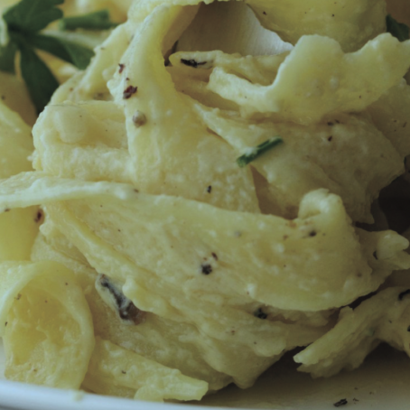 Cheesy Garlic Vegan Alfredo