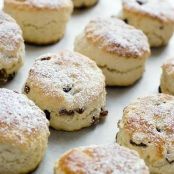 Aunt Doreen’s Currant scones