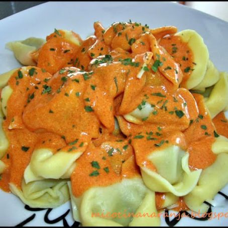 TORTELLINI DE REQUESON CON SALSA DEL PIQUILLO