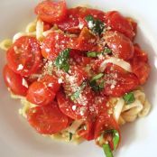 Pasta with Roasted Garlic & Tomatoes