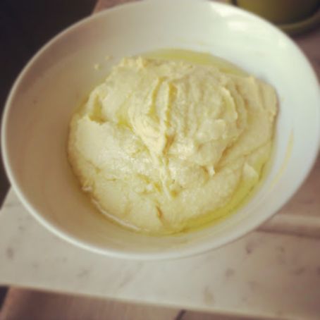 Authentic Middle Eastern Hummus (Chummus)