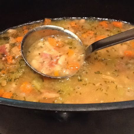 Slow Cooker Bean & Bacon Soup