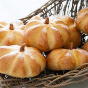 Pumpkin Shaped Rolls