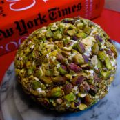 BOLA DE QUESO CON PISTACHE