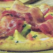 Country style bacon breakfast pizza