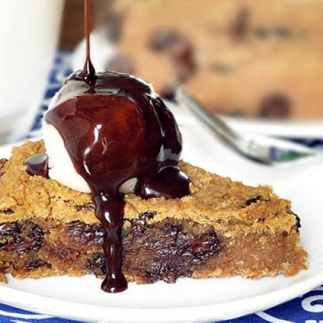 HEALTY Deep-Dish Cookie Pie