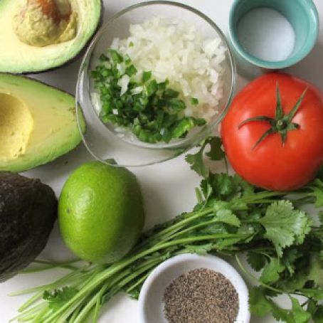 Guacamole (with tomato)