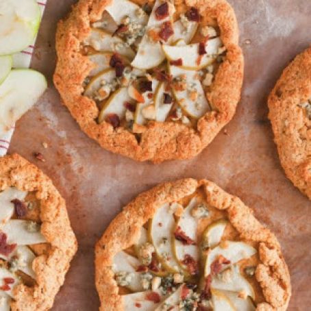 Apple, Bacon and Cheese Dinner Pies