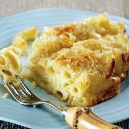 Classic Baked Macaroni and Cheese