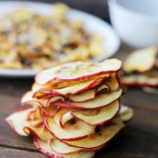 APPLE CHIPS {IN THE MICROWAVE}