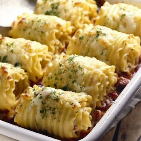Chicken and Cheese Lasagna Roll Ups