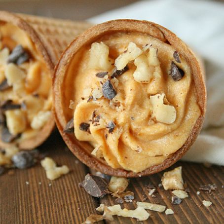 Lauren's Latest » Pumpkin Filled Cannoli Cones