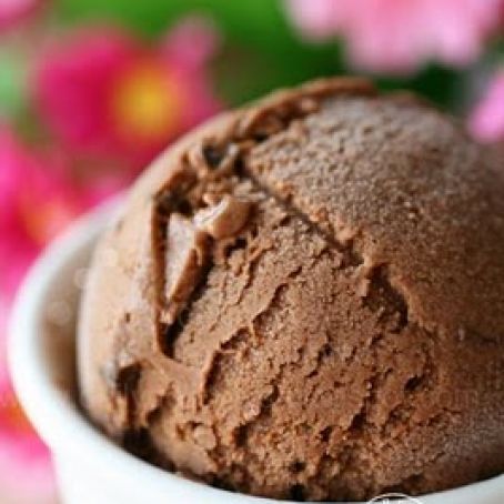 ICE CREAM - Dark Chocolate Ice Cream with Cacao Nibs