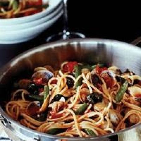 Spaghetti with Clams and Green Beans