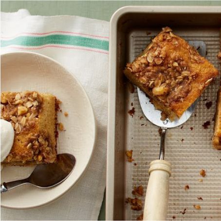 Apple Crisp Cake
