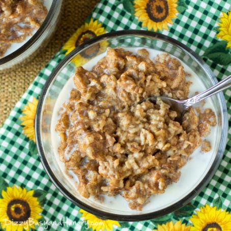 SLOW COOKER MAPLE CINNAMON OATMEAL