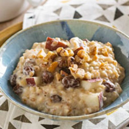 Slow-Cooker Creamy Oatmeal with Pears & Walnuts