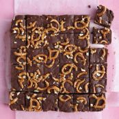 Easy Chocolate Fudge with Pretzels