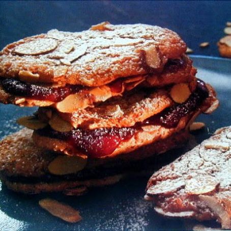 CHEWY ALMOND-RASPBERRY SANDWICH COOKIES