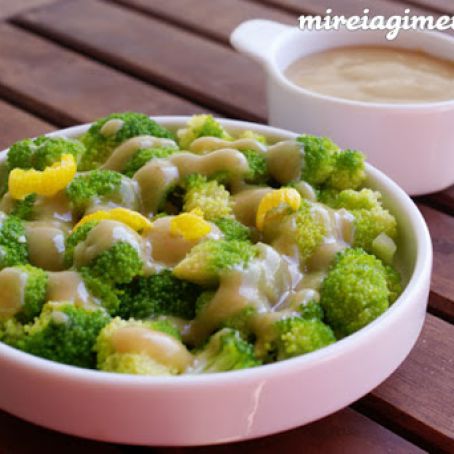BROCOLI CON SALSA CREMOSA DE LIMON