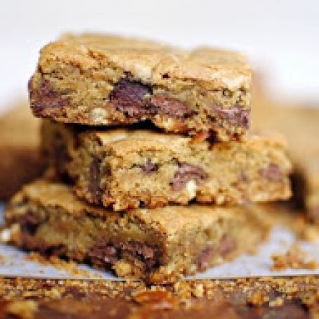 Chocolate Chip Cookie Bars with a Salty Pretzle crust