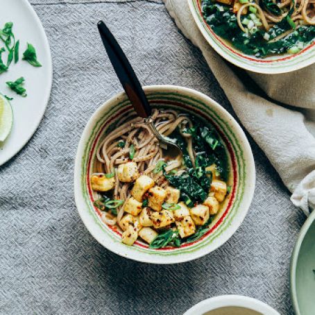 ASIAN - Garlic Pepper Soba With Sriracha Smoked Tofu and Kale (MF/HP)