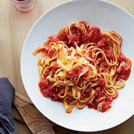 Tagliatelle with Garlicky Tomato Sauce
