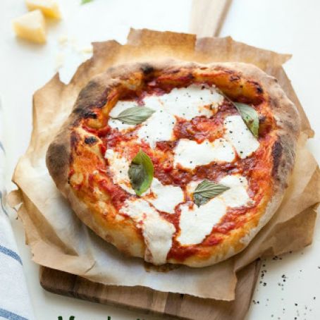 Classic Margherita Mozzarella Pizza