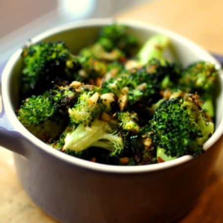 ROASTED BROCCOLI WITH GARLIC AND RED PEPPER